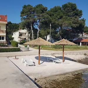 Nella Molat